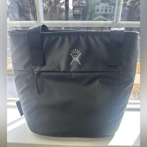 Hydroflask 8L insulated lunch tote black